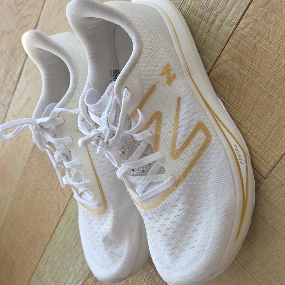 Women's New Balance Rebel Fuel Cell V3 8.5